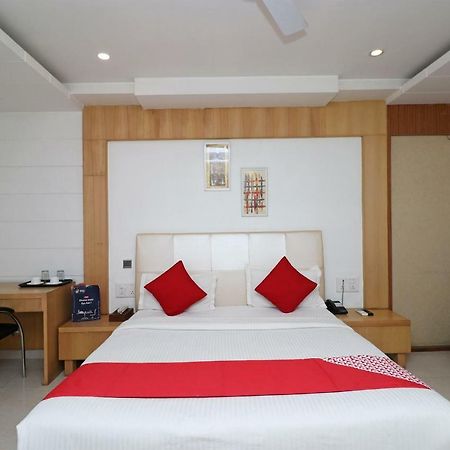 Oyo 5843 Hotel Yash Inn Mirzāpur Екстериор снимка