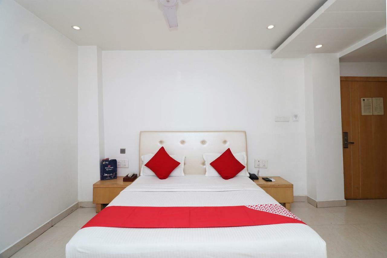 Oyo 5843 Hotel Yash Inn Mirzāpur Екстериор снимка