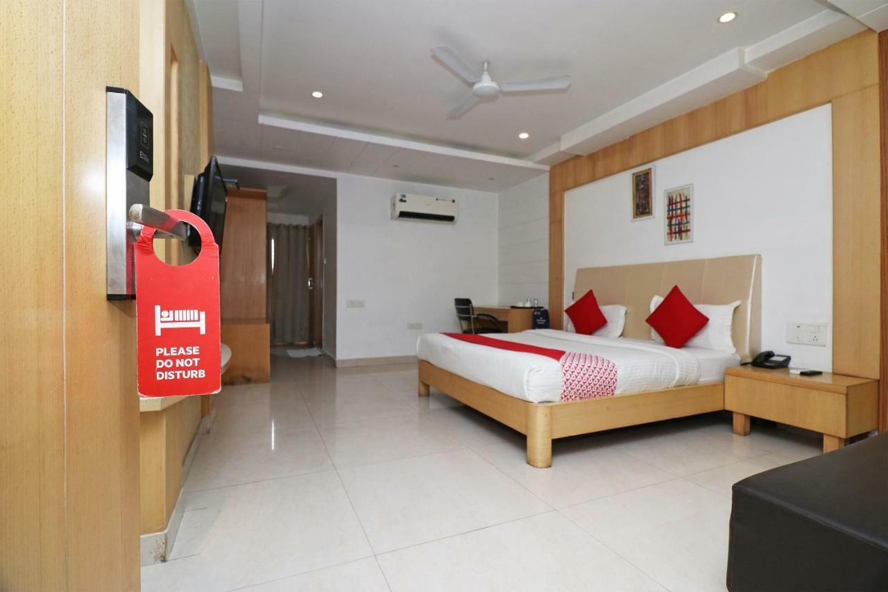 Oyo 5843 Hotel Yash Inn Mirzāpur Екстериор снимка